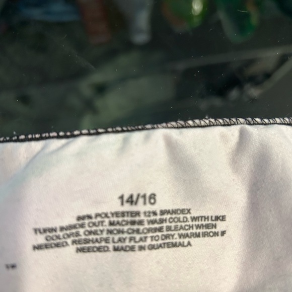 Exercise Leggings - Picture 2 of 3